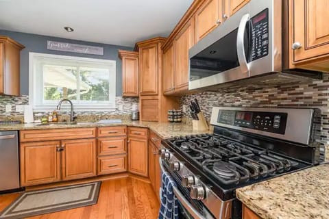 Lots of natural light in the kitchen!