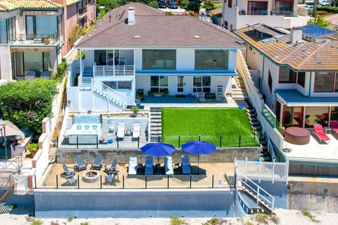 This exclusive getaway in La Jolla offers a perfect blend of comfort, privacy, and stunning coastal views.