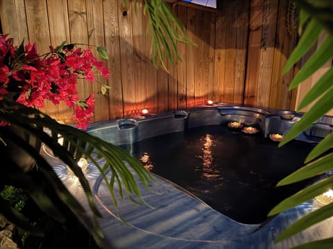 Outdoor spa tub