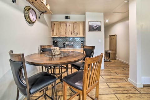 Dining Area | Dishware/Flatware Provided