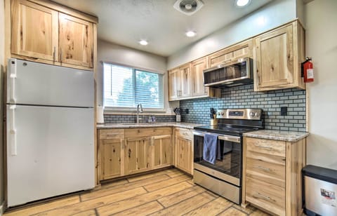 Kitchen | Cooking Basics | Crockpot | Paper Towels/Trash Bags Provided