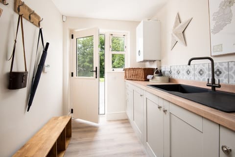 Partridge Lodge - utility area with direct access to the rear garden