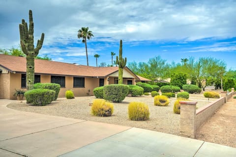 Glendale Vacation Rental | 4BR | 3BA | 2,114 Sq Ft | 1 Step to Enter