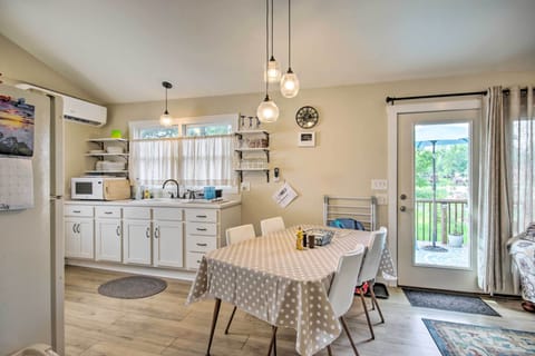 Dining Area | Dishware/Flatware Provided