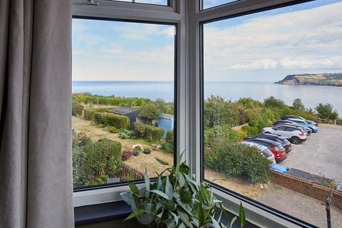 Raven House, Robin Hoods Bay - Host & Stay