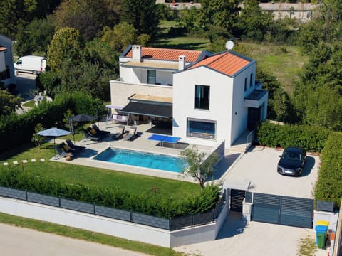 Private detached villa with 30m2 swimming pool