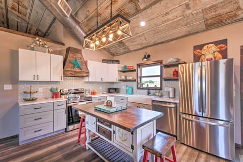 Kitchen | High-End Stainless Steel Appliances | Cooking Essentials