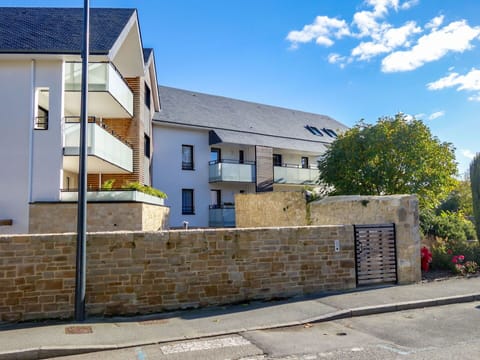 Property, Residential Area, House, Neighbourhood, Home, Wall, Building, Real Estate, Town, Architecture