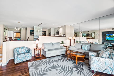 Beautifully decorated featuring Hawaiian inspired decor and furnishings