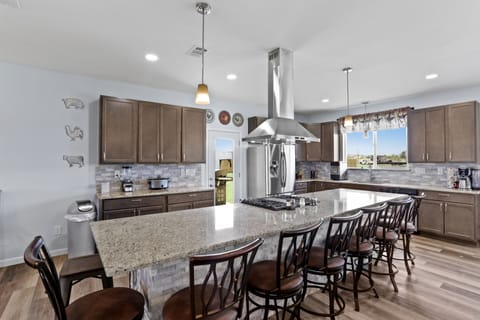 Big Island, sits 10.