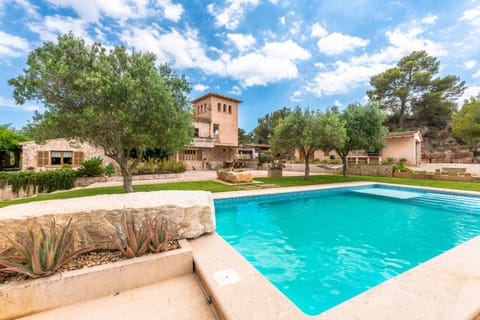 Beautiful villa with swimming pool