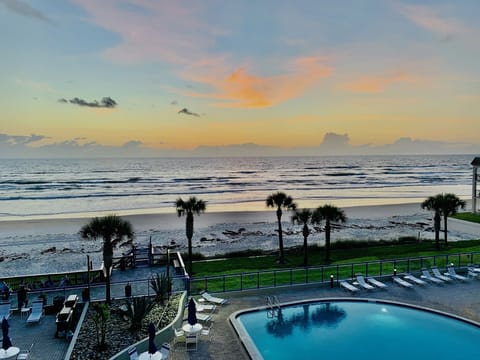 Be our guests at Ebb Tide 404
