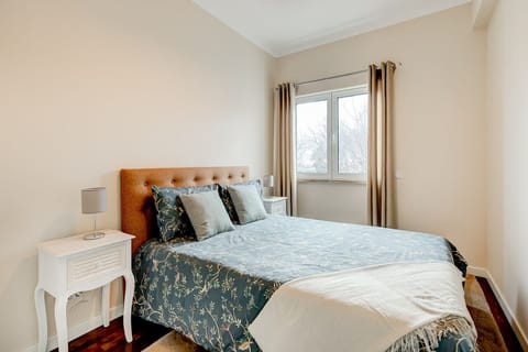 Comfortable bedroom with a double bed and built-in closet.