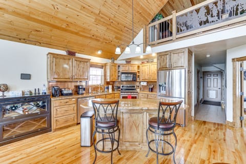 Kitchen | Keurig Coffee Maker | Cooking Utensils | Spices | 1st Floor