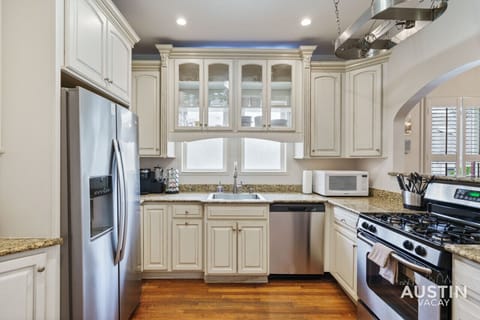Fully equipped kitchen with all the essentials plus dishwasher