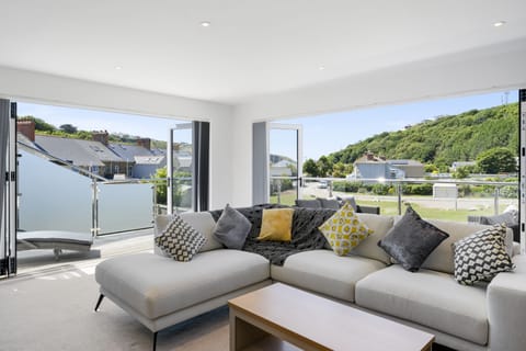 The Cube, Portreath. First floor: Open up the glass sliding doors to really enjoy this stunning property
