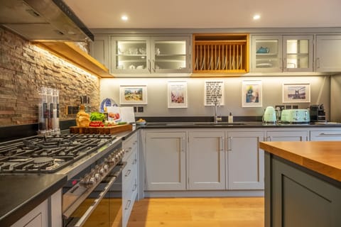 Ground floor: A range oven with gas hobs, perfect for large groups