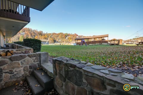 View to ski slopes and Bryce Resort lodge