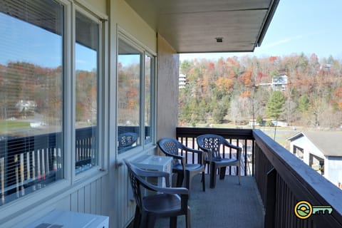 Balcony also with view of Bryce Resort airport