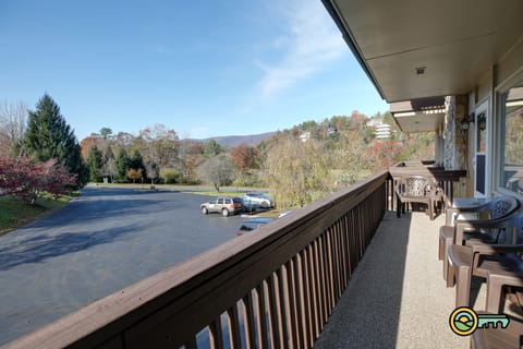 Balcony w/ mountain & golf course view