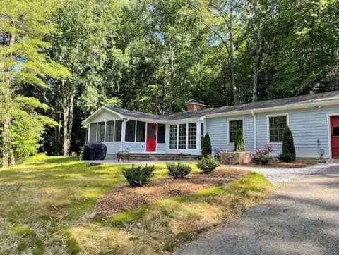 Entrance/Screened In Sun Porch