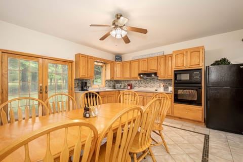 WoodedBliss_Kitchen_2