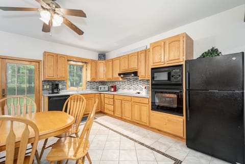 WoodedBliss_Kitchen_1