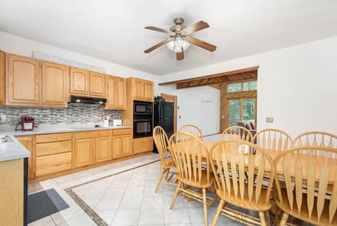 WoodedBliss_Kitchen_3