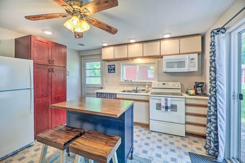 Kitchen | Dishware & Flatware | Toaster