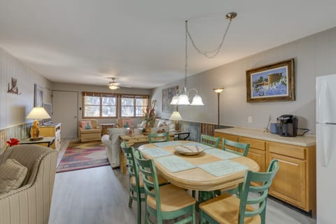 Dining Area | Dishes & Flatware Provided