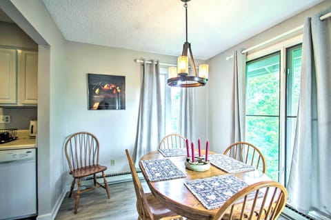 Dining Area | Dishware/Flatware Provided