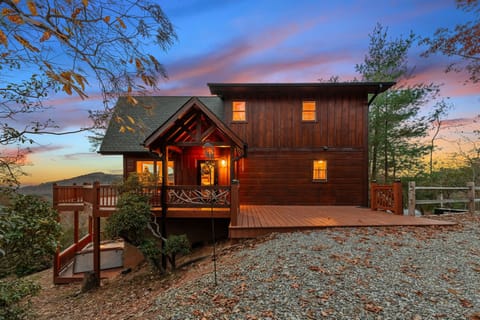 Approaching the cabin — where cozy comfort and scenic beauty meet.