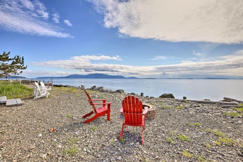 Ferndale Vacation Rental | 2BR | 2BA | 1,600 Sq Ft | Stairs To Access