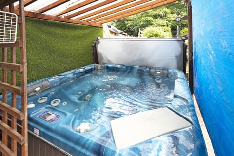 Enjoy the under cover Hot Tub all year round
