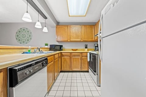 Windy Oaks Condo's fully equipped kitchen