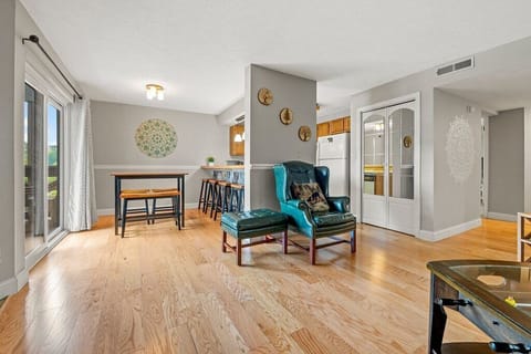 Windy Oaks Condo's open living space