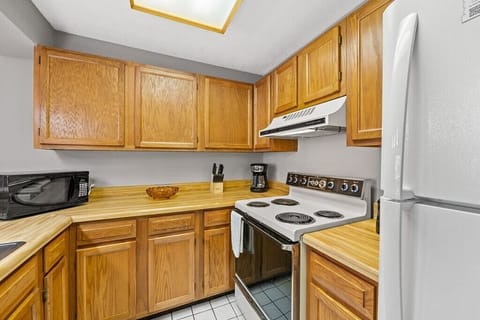 Windy Oaks Condo's fully equipped kitchen
