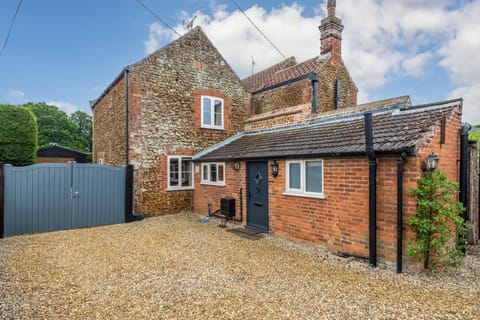 Ken Hill Cottage, Snettisham: A characterful cottage built using traditional carrstone