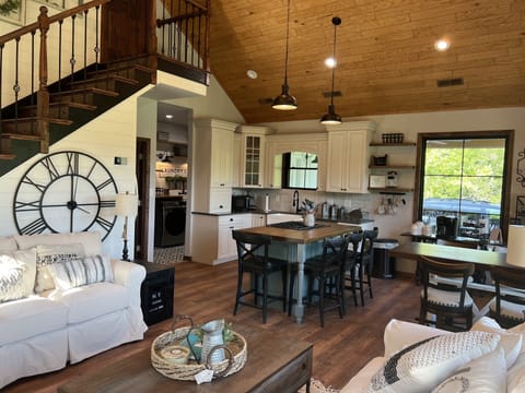 Open floor plan, coffee bar, pullout couch