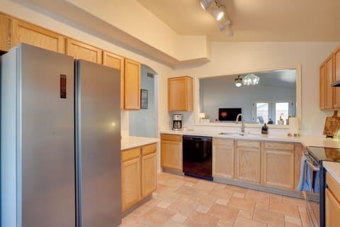 Kitchen | Equipped w/ Cooking Basics