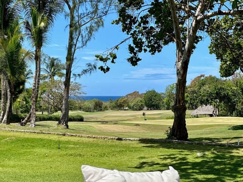 georgous golf and sea view

