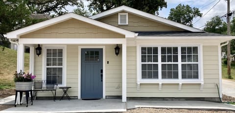 Welcome to The Louisville Cottage!