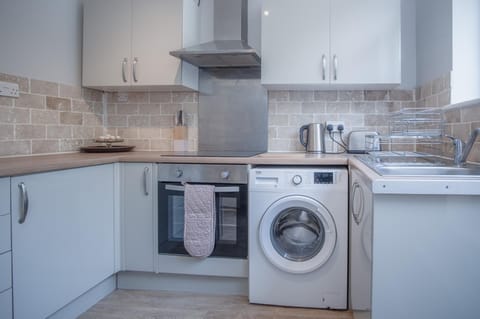 Langland Road - 2 Bedroom Town House - Mumbles (1750)