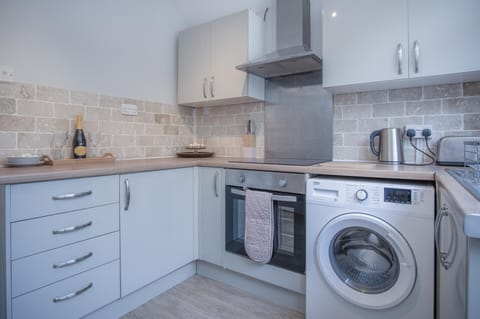 Langland Road - 2 Bedroom Town House - Mumbles (1748)