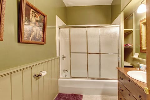 Mauve bathroom