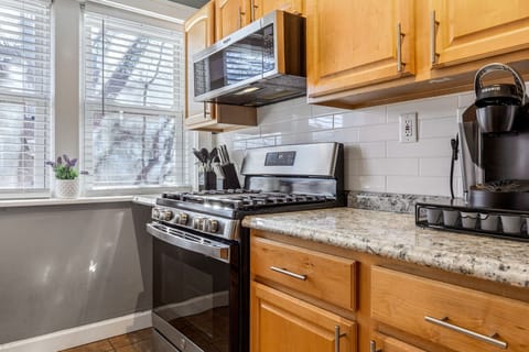 Kitchen - Full Size Stove