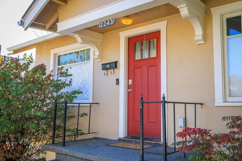 Adorable curb appeal!
