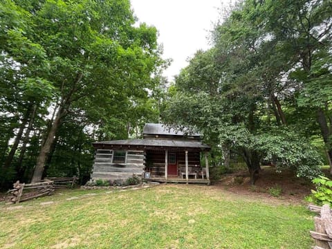 Another view of the cabin.
