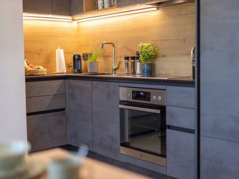 Countertop, Tap, Cabinetry, Plant, Houseplant, Sink, Kitchen, Kitchen Sink, Wood, Kitchen Stove