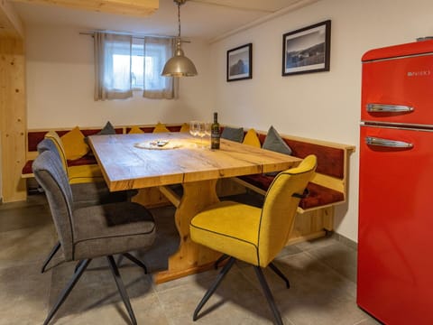 Table, Furniture, Window, Chair, Picture Frame, Building, Wood, Interior Design, Desk, Floor